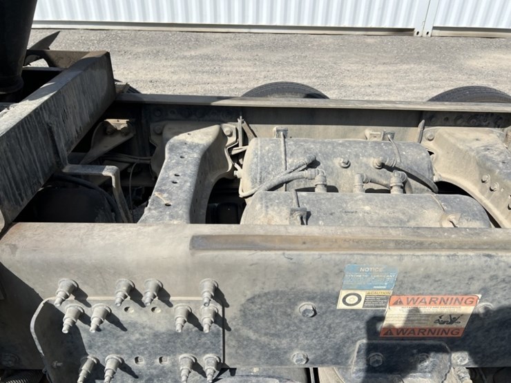 2020-peterbilt-567-image-23