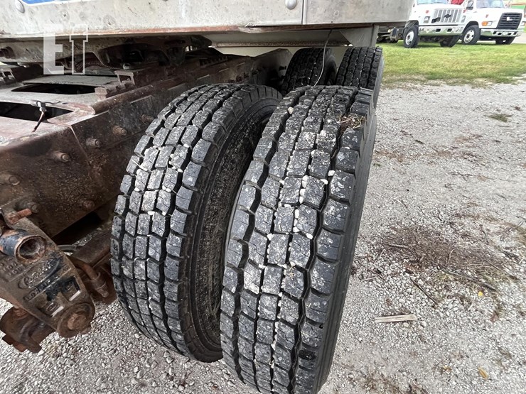 2000-peterbilt-379-image-6
