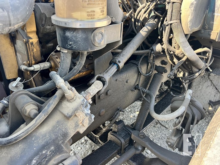 2005-peterbilt-335-image-43