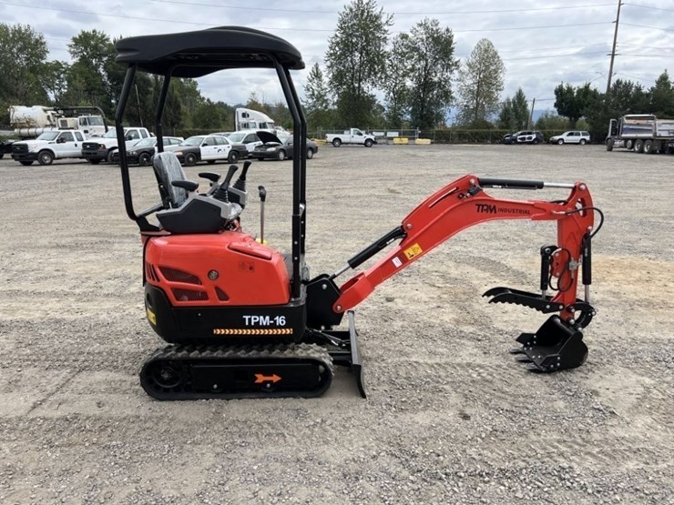 2025-tpm-16-mini-hydraulic-excavator-image-3