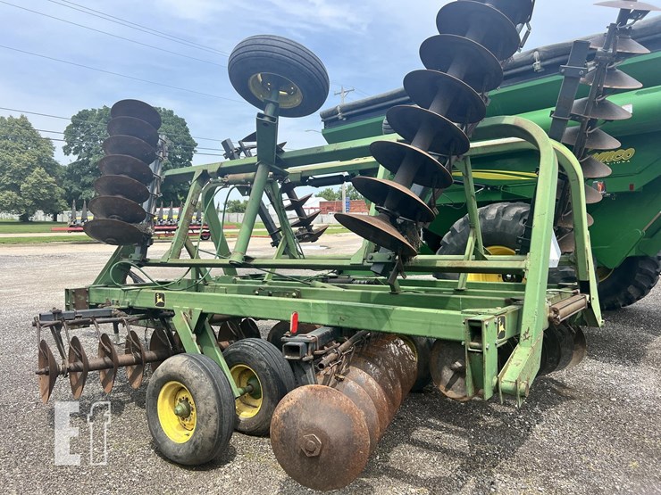 john-deere-230-image-18