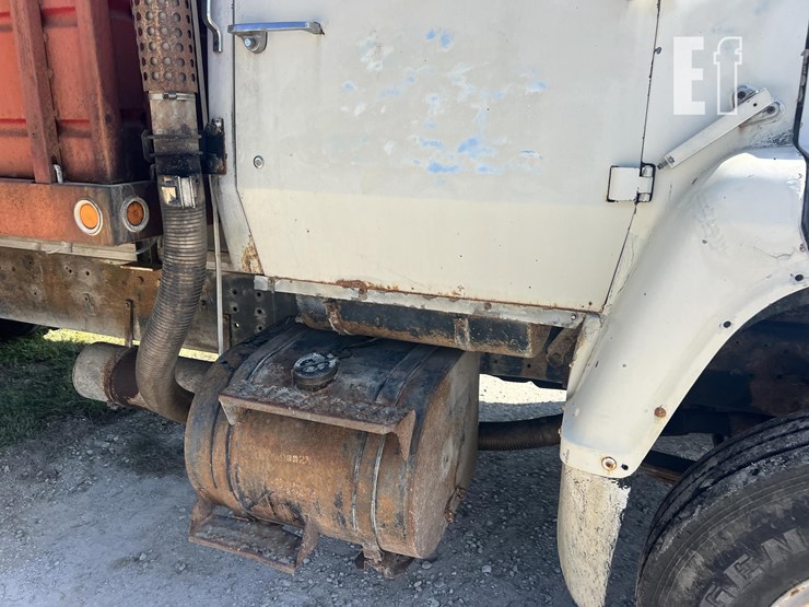 1990-ford-8000-image-10