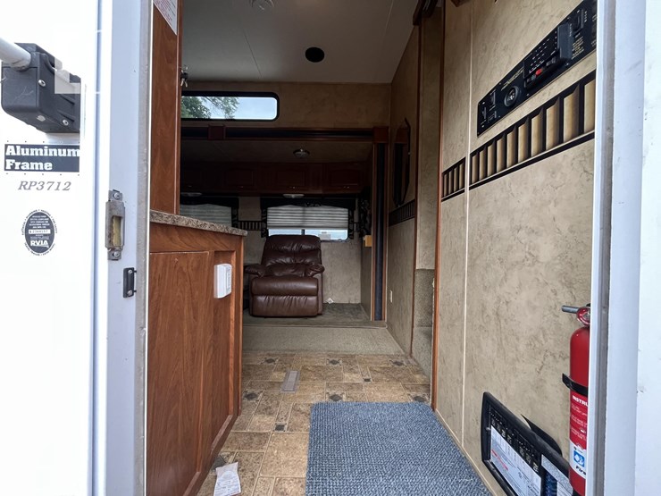 2008-keystone-rv-co-raptor-3712ts-image-23
