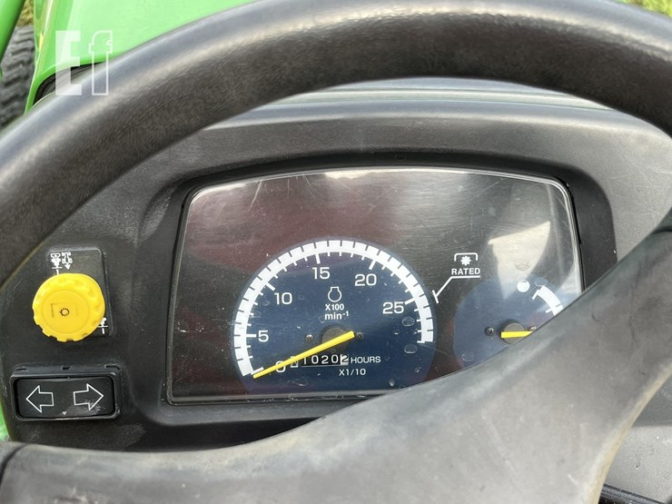 2013-john-deere-2032r-image-23