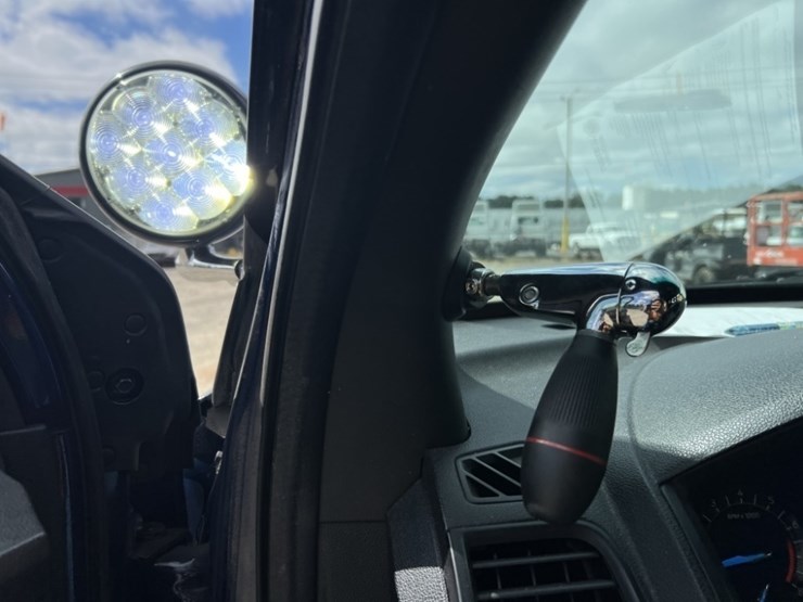 2017-ford-explorer-image-26
