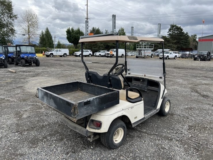 ez-go-textron-golf-cart-image-4
