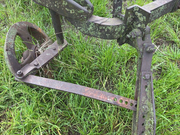 3-bottom-25”-terracing-plow-image-11