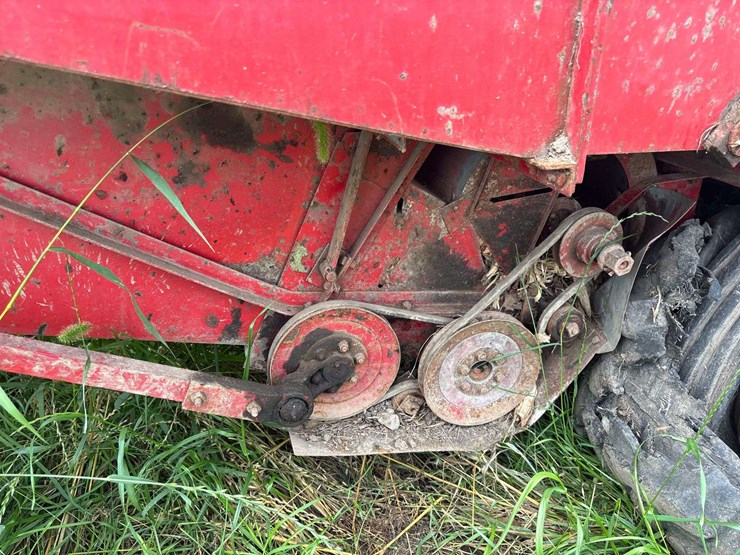 massey-harris-clipper-combine-image-32