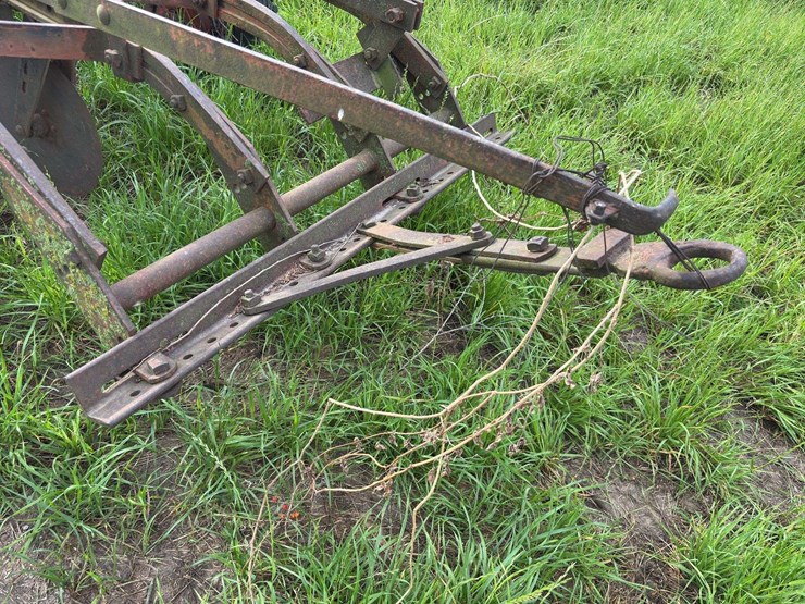 moline-5-bottom-14”-pull-type-plow-image-15