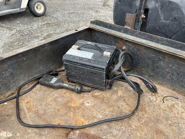 ez-go-textron-golf-cart-image-12