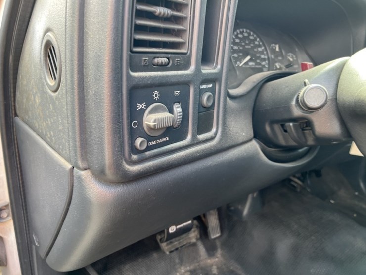 2002-chevrolet-silverado-image-15