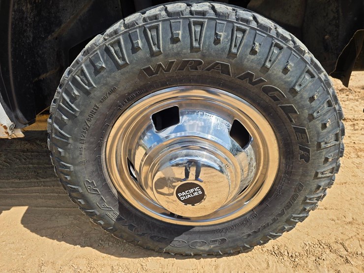 2018-dodge-ram-3500-image-38