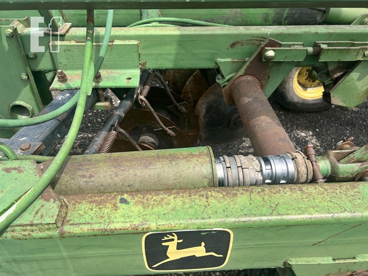 john-deere-230-image-21
