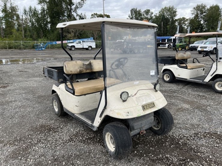 ez-go-textron-golf-cart-image-2