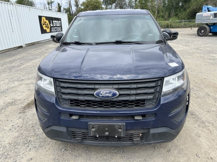 2016-ford-explorer-image-8