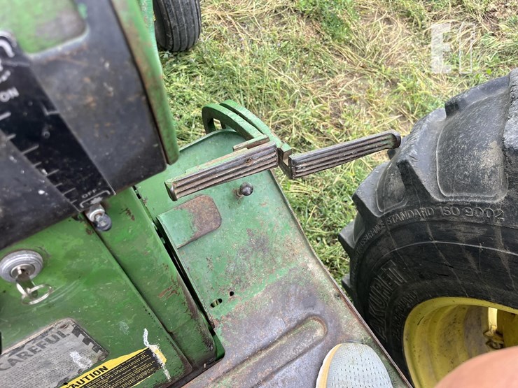 john-deere-3020-image-24