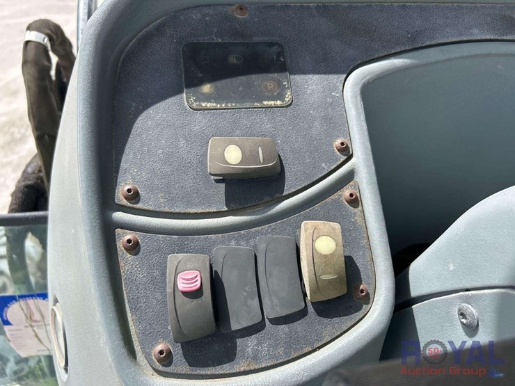 caterpillar-430d-image-17