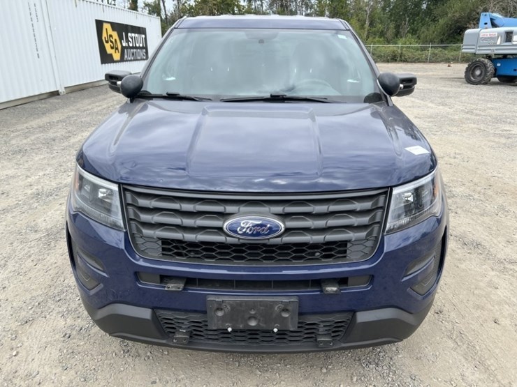 2017-ford-explorer-image-8