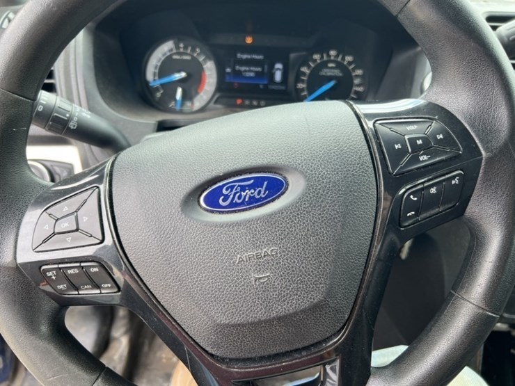2017-ford-explorer-image-30