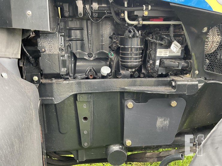 2013-new-holland-t8.330-image-59
