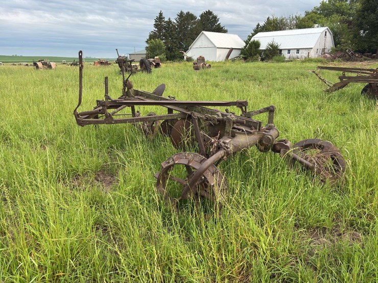 3-bottom-25”-terracing-plow-image-7