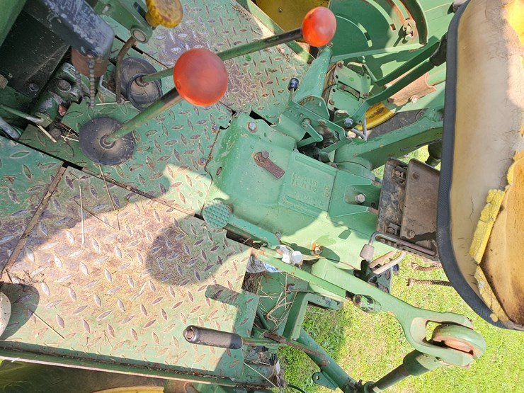 1982-john-deere-2940-image-31