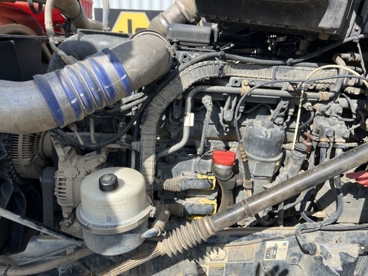 2020-peterbilt-567-image-9