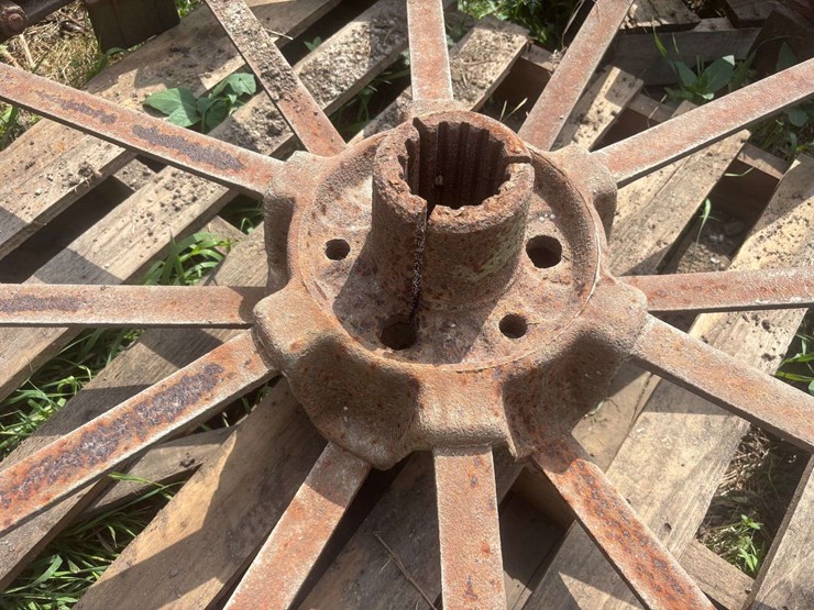 50"-john-deere-skeleton-wheel-image-4