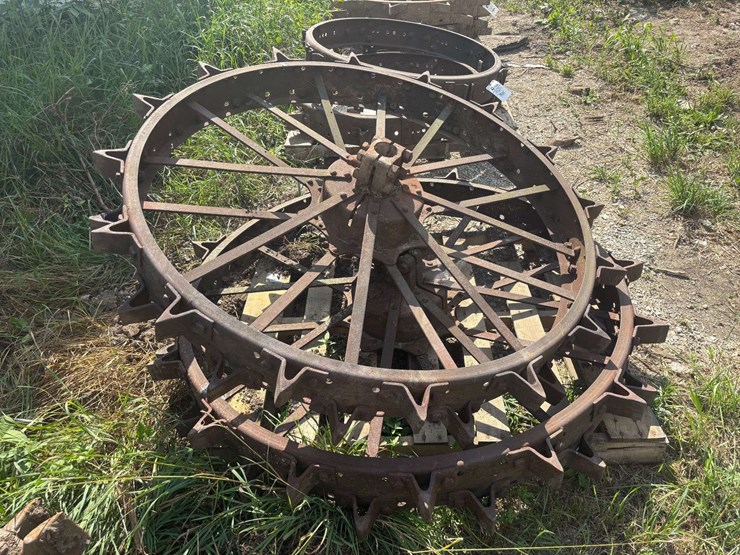 (2)-farmall-f-series-steel-wheels-image-4