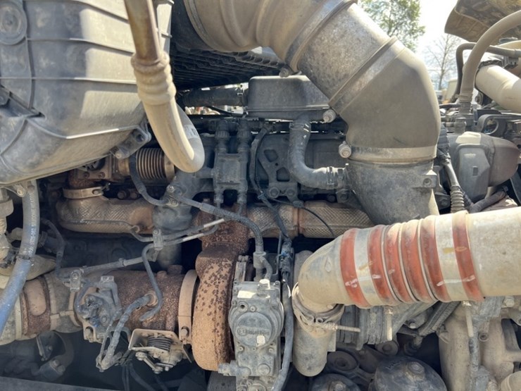 2020-peterbilt-567-image-10