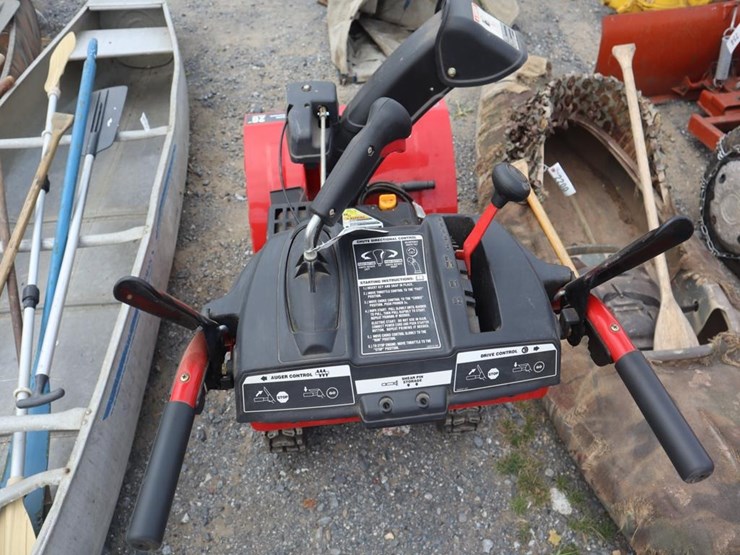 troybilt-26in-snow-blower-image-4