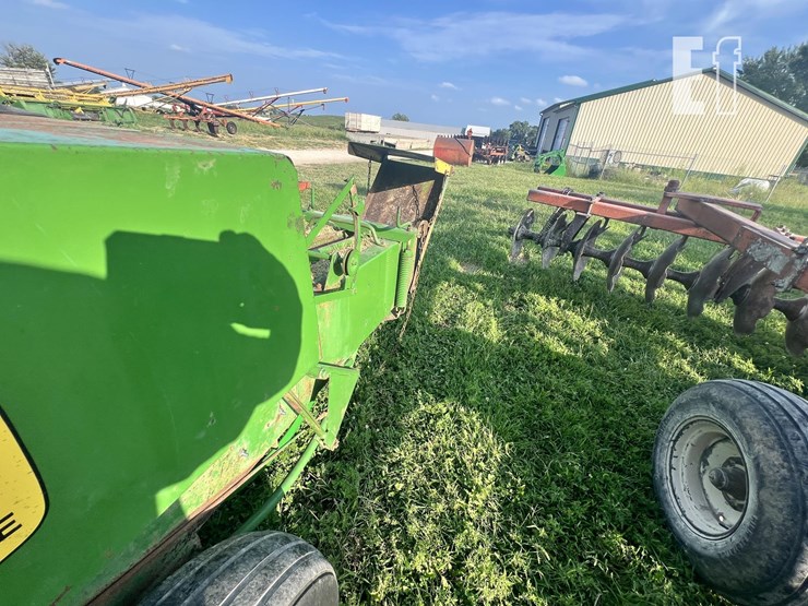 john-deere-336-image-12