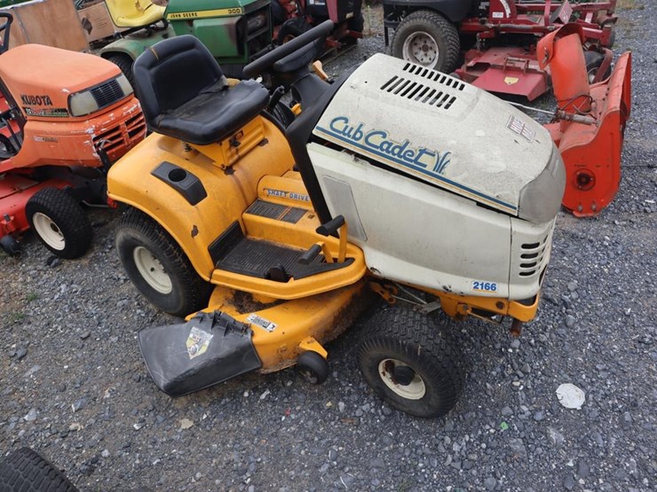 cub-cadet-riding-mower-image-2