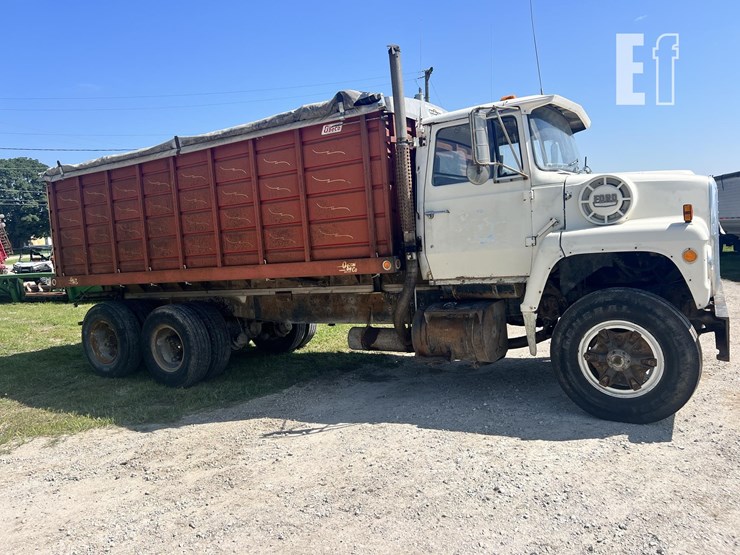 1990-ford-8000-image-2