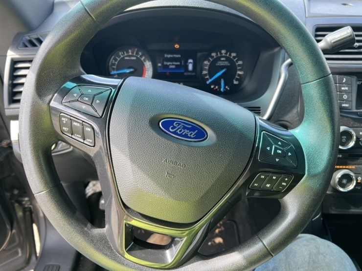 2016-ford-explorer-image-28