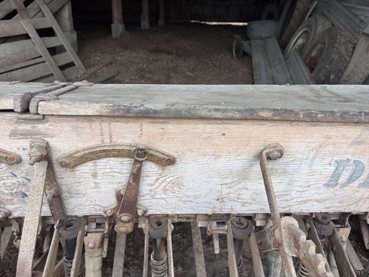 moline-8’-grain-drill-image-21