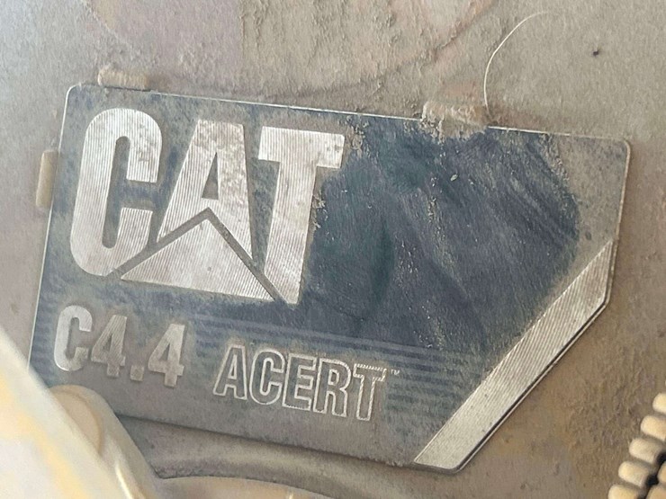2018-caterpillar-cs54b-image-10