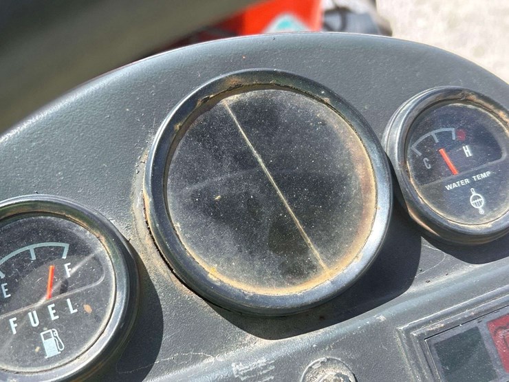 2011-kubota-r520s-image-6