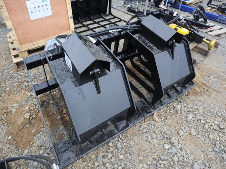 future-skid-steer-rock-grapple-bucket-image-1