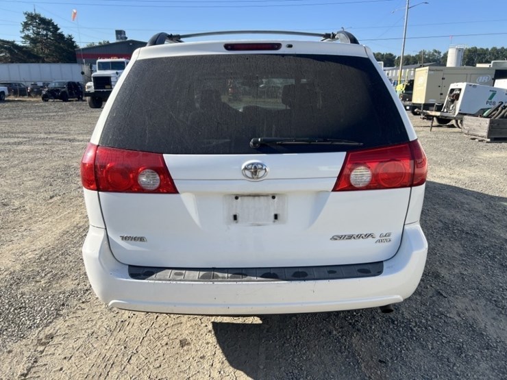 2006-toyota-sienna-le-image-5