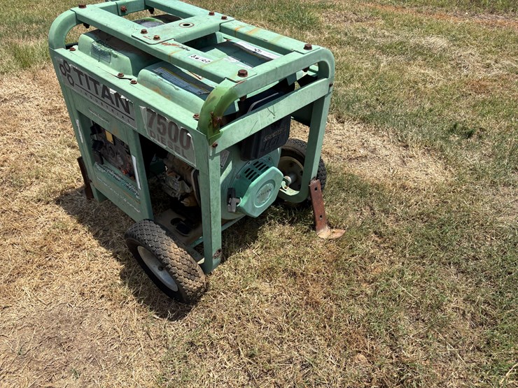 #73-•-#26100-•-titan-7500-diesel-generator-image-2
