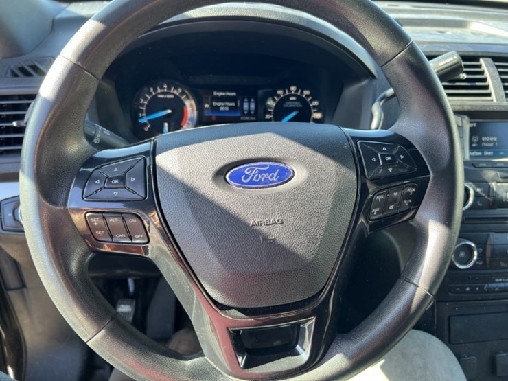 2018-ford-explorer-image-31