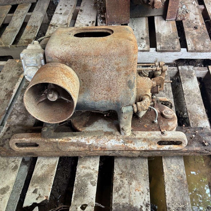 1 1/2 - 2 1/2 HP International Harvester LA Engine