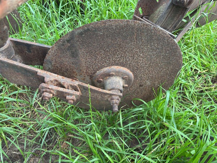 moline-5-bottom-14”-pull-type-plow-image-41