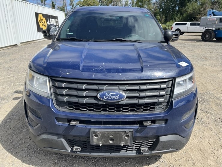 2016-ford-explorer-image-8
