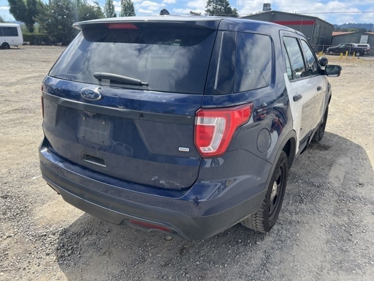 2016-ford-explorer-image-4