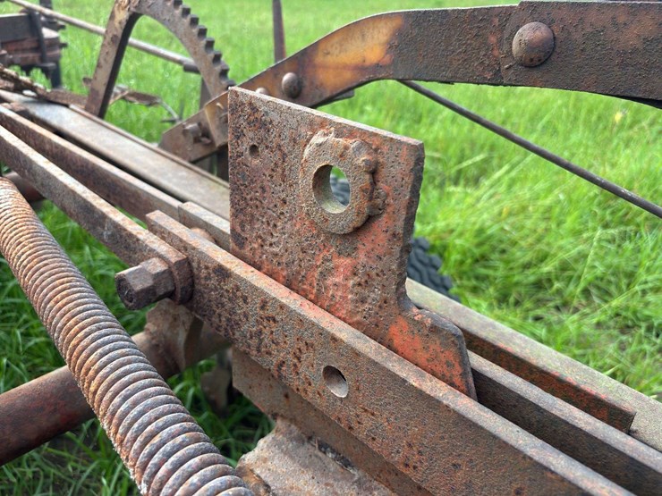 moline-5-bottom-14”-pull-type-plow-image-30