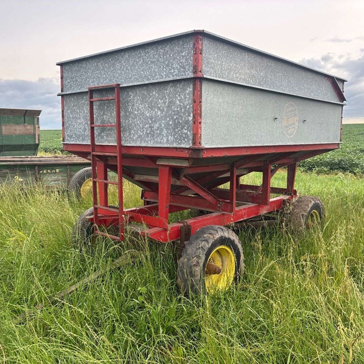 Heider Gravity Box and John Deere Running Gear