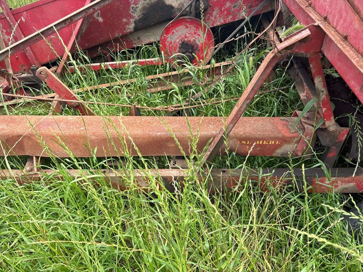massey-harris-clipper-combine-image-18