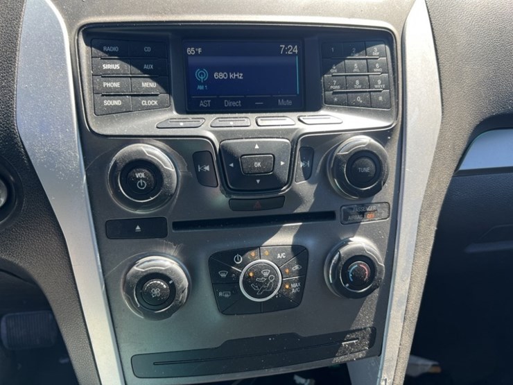2015-ford-explorer-image-32
